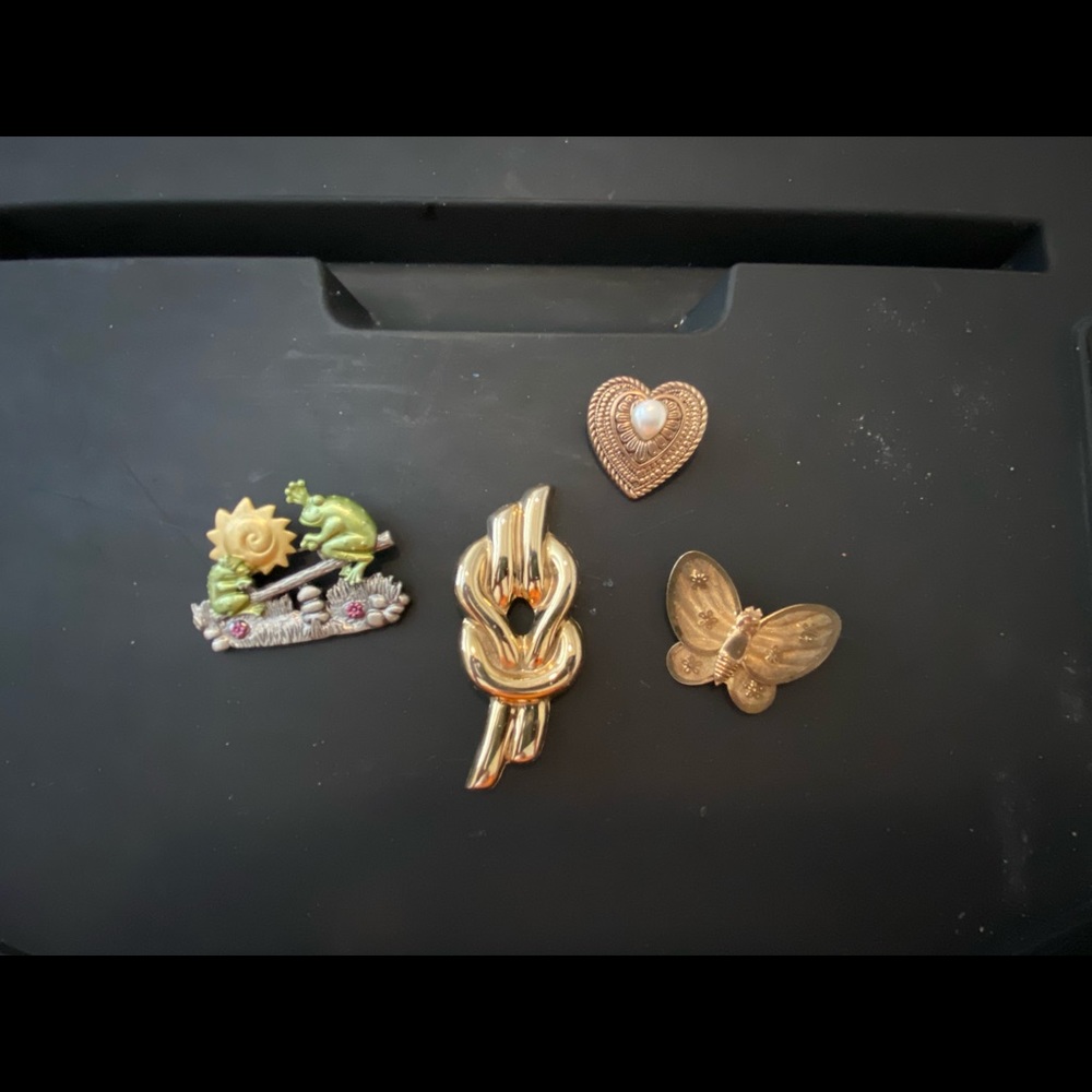 4 Pins/Brooches - Heart, Butterfly, Frogs